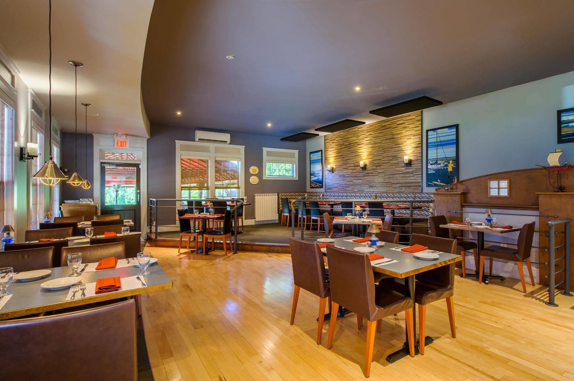 Auberge Gabriele Inn Shediac Exterior photo